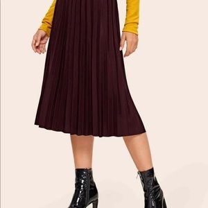 Burgundy Pleated skirt